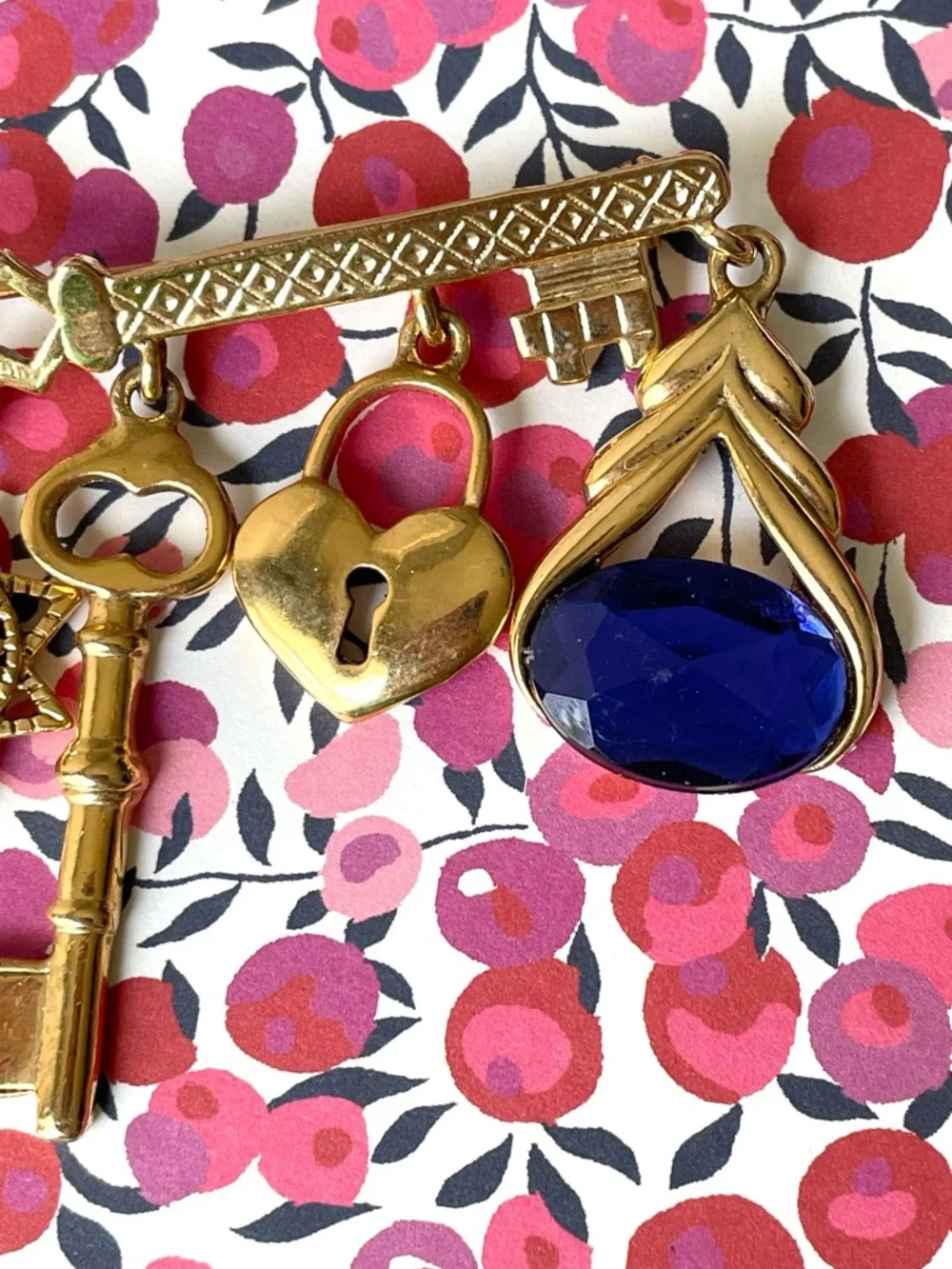 Vintage goldtone skeleton key brooch w/ dangling charms heart lock Victoriana